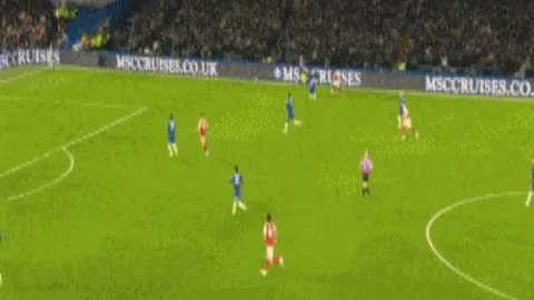 C罗门柱险中沃特福德，曼联平局收场，B费错失良机